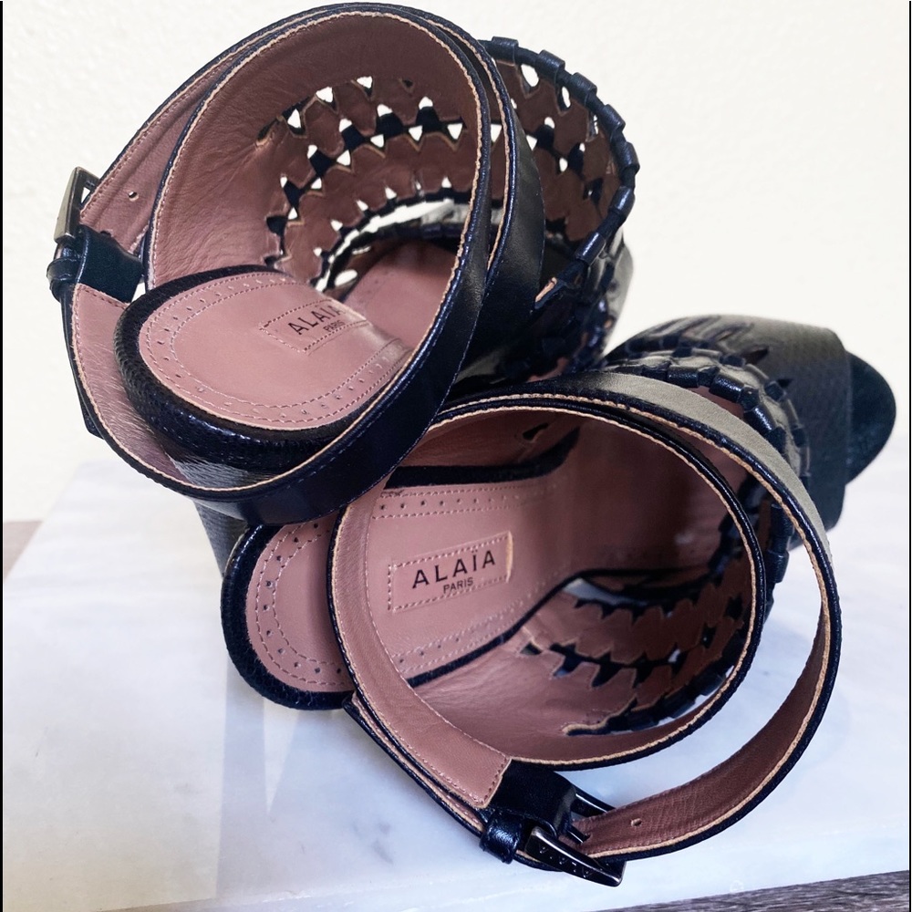 Auth. ALAÏA Black Snakeskin Embossed Strappy Heels - Picture 4 of 9